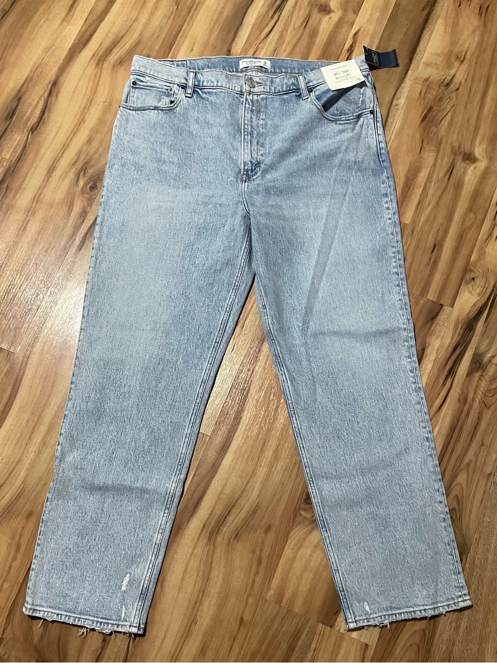 NWT Abercrombie & Fitch The 90s Straight Ultra High Rise Light Wash Jeans 16R